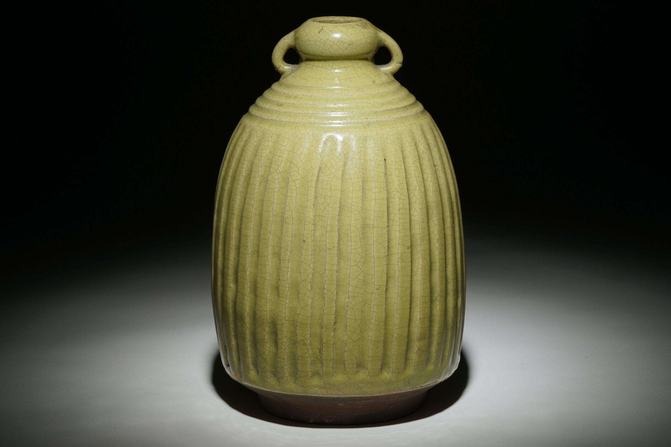 Sukhothai celadon grenade bottle, 15th century