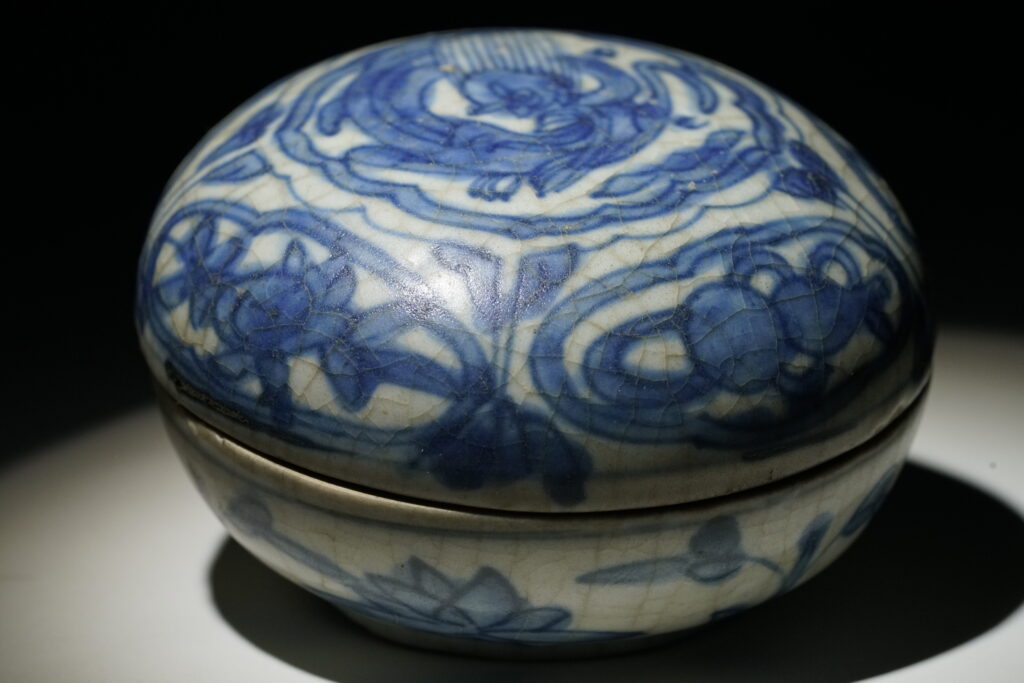 Ming Dynasty blue and white ceramic box